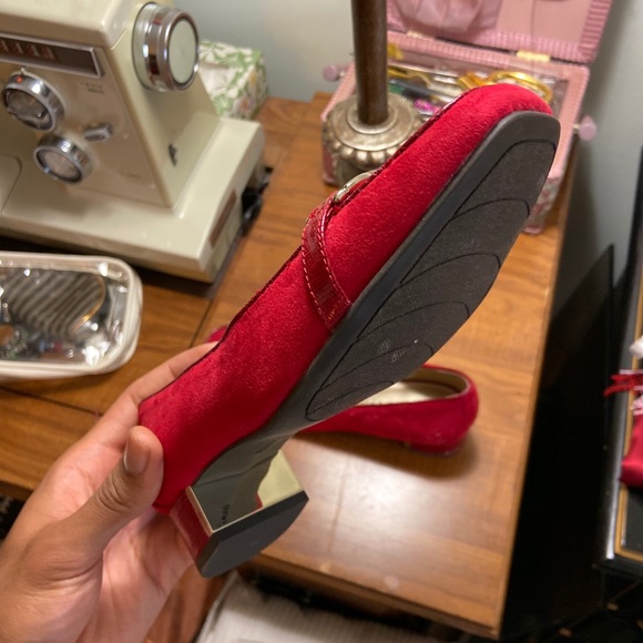 Cute red shoes - Picture 4 of 5